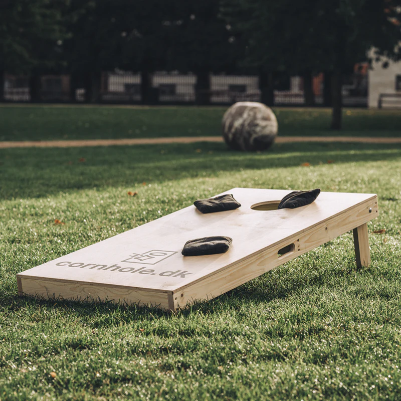 Planche cornhole avec sacs prêts à jouer